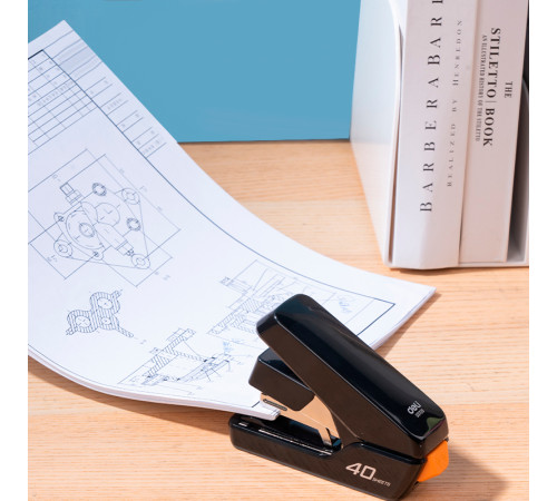 Степлер DELI до 40 листов, пластиковый корпус, облегченное нажатие, (скобы №24/6 - 26/6), черный