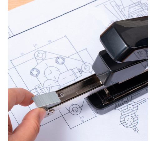 Степлер DELI до 55 листов, пластиковый корпус, облегченное нажатие (скобы №24/6, 26/6, 24/8), черный