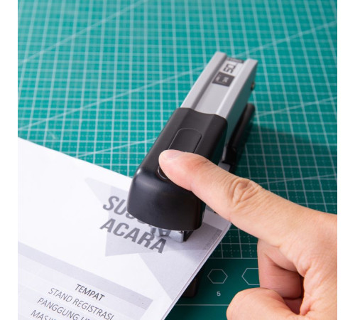 Степлер металлический DELI до 50 листов (скобы №24/6 - 26/8)