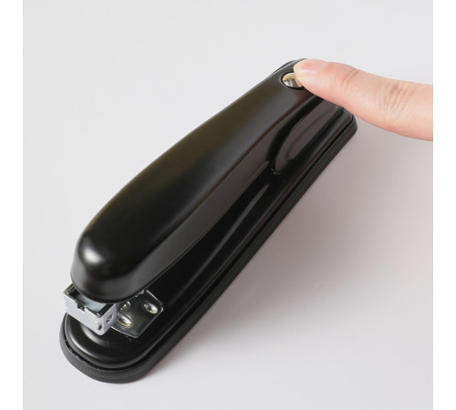 Степлер металлический DELI "0324" до 25 листов, черный